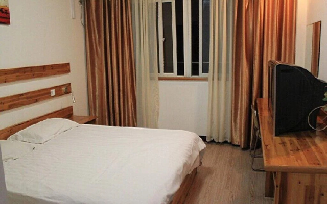 Longquan Hotel