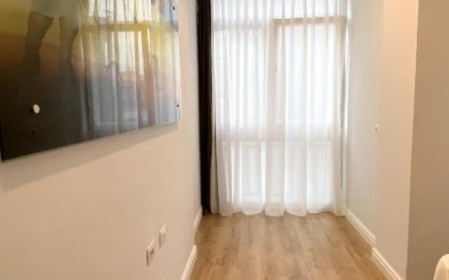Centrally located Glamorous Bright APT near Bazaar