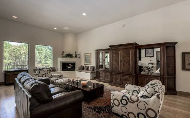Eagles Rest - Four Bedroom Cabin
