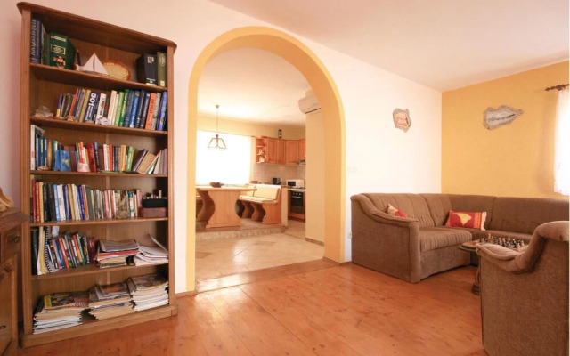 Amazing Home in Jezera With Wifi and 2 Bedrooms