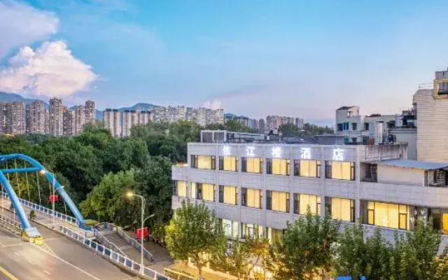 Yijianglou Hotel (Tonglu Fuchunjiang)