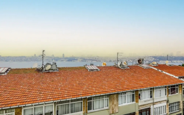 Vibrant Flat 500 m to Uskudar Ferry Station