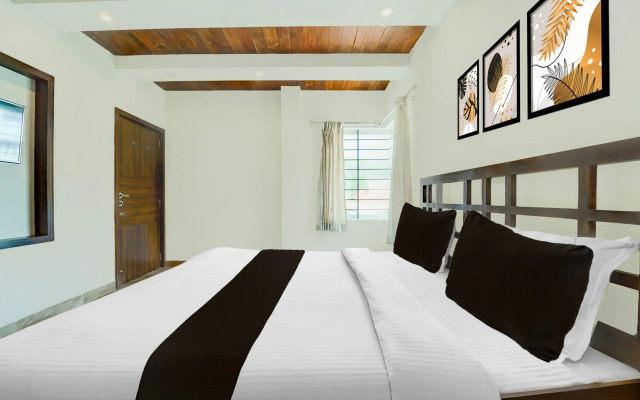 OYO 79915 SRJs Thaneesh Residency