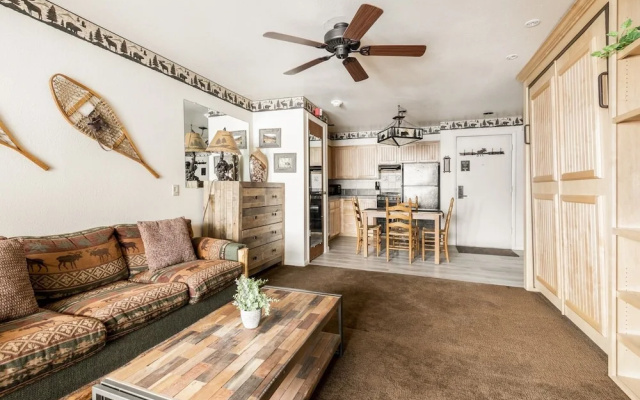Snow Flower 025-studio Condo by RedAwning