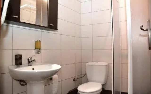 Enetiko Rooms