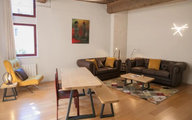 Spacieux Appartement, A-Mi-Chemin, Au Coeur de Tournus