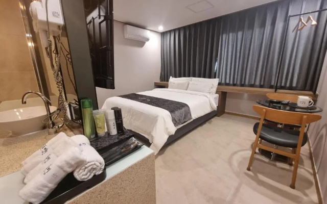 Yeoubi Hotel