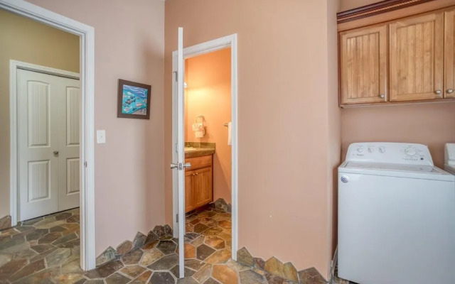 Yaquina Lighthouse View Beach Home