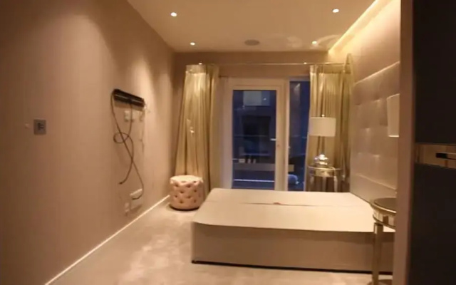 Luxurious Three Bedroom Flat in Chelsea Creek