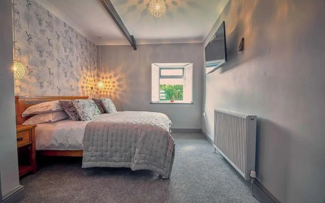 Host Stay Bluebell Cottage