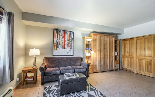 Gateway Lodge 5090