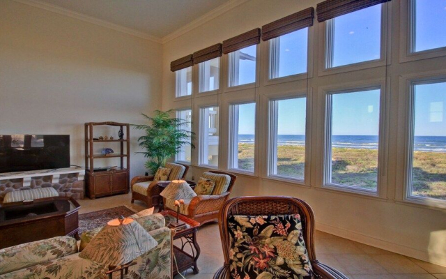 Manu Kai - Beachfront House With Private Pool And Hot Tub 6 Bedroom Home by RedAwning