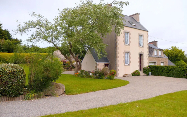 Semi-detached House, Guisseny