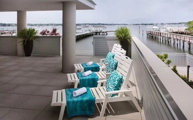 Fathoms Hotel & Marina