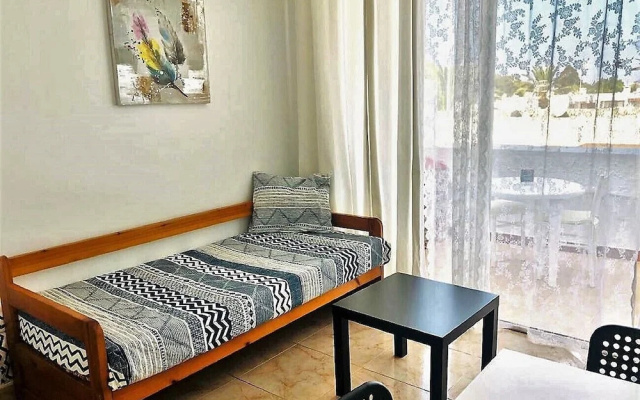 Cozy Apartment With Pool