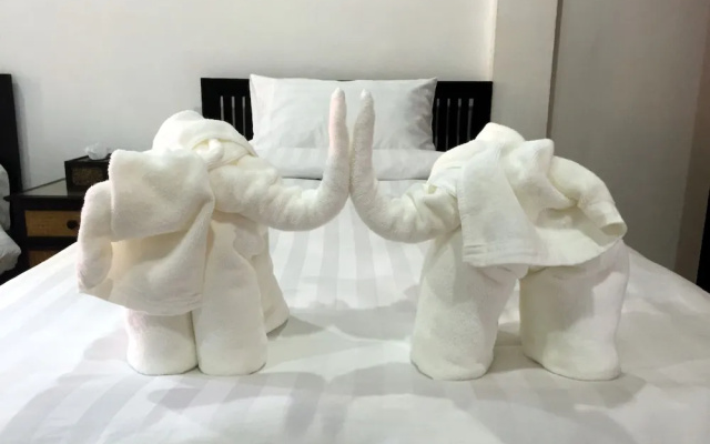 Royale Suites And Apartments By OYO Rooms