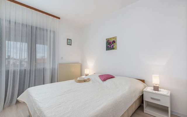 Apartment Neva - great location: A3 prvi kat do ulice Novigrad, Istria