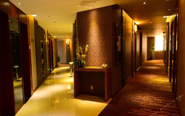 Yannian Tietong Hotel (Hehua Road Metro Station)