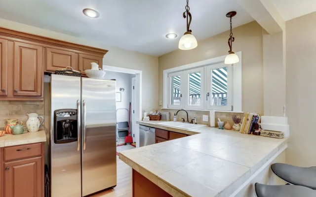 Yard & Grill: Centrally Located Denver Retreat!