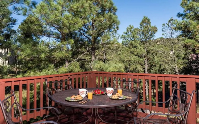 The Breathe Inn - Two Bedroom Cabin with Hot Tub