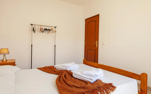 FF 02 - Bedroom 2 in Sea Breeze Guesthouse