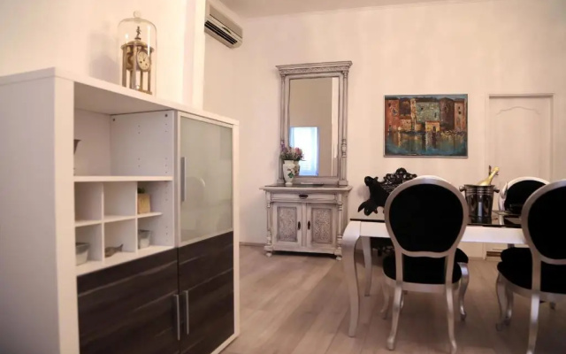 Apartment Papalić Palace