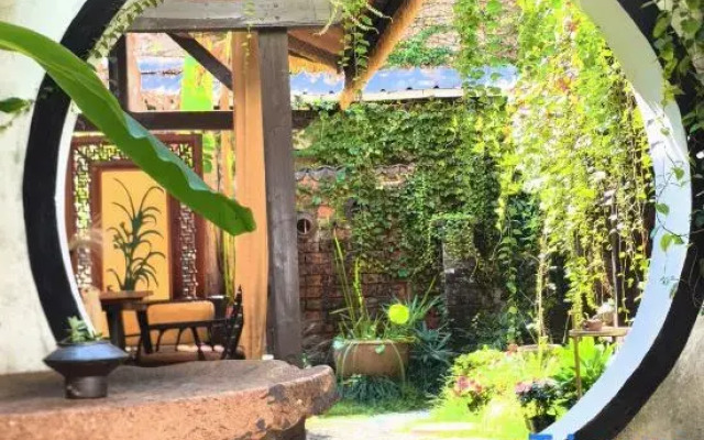 The Manci Jiangnan Courtyard Airbnb