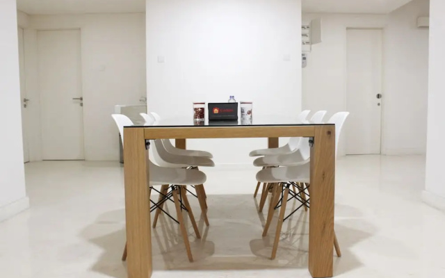 Homey 4Br Apartment at Landmark Residence
