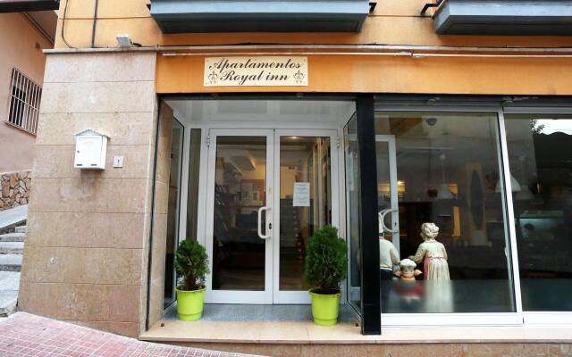 Отель Royal Inn Aparthotel Испания, Льорет-де-Мар - 1 отзыв об отеле, цены и фото номеров - забронировать отель Royal Inn Aparthotel онлайн вид на фасад