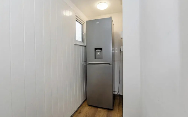 House - Sleeps 10 - Parking - Garden