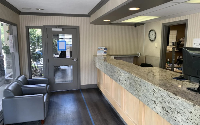Lions Gate Travelodge