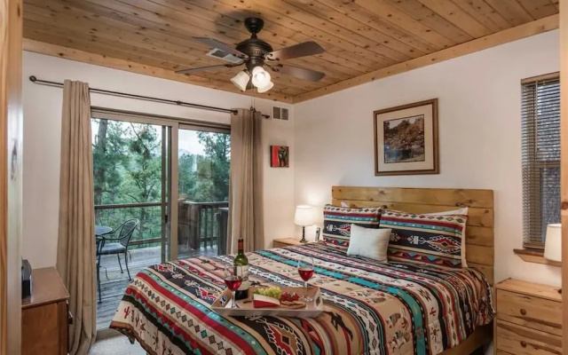 Aurora Montealis - Two Bedroom Cabin