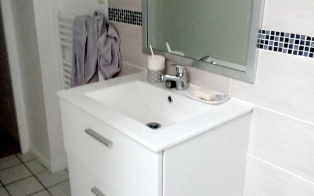 Studio in Talant, With Enclosed Garden and Wifi