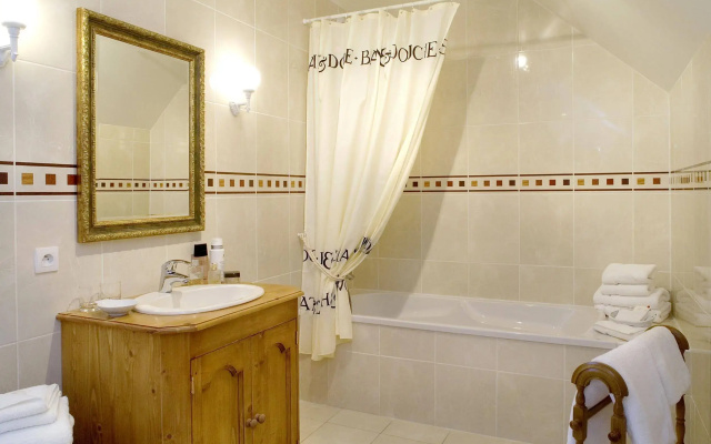 Le Fleuray Hotel & Restaurant