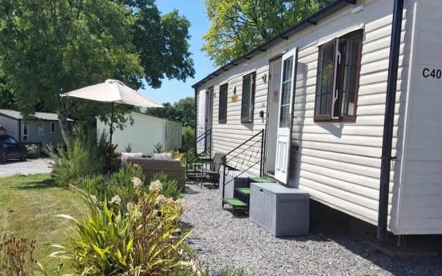 Llanarmon-yn-ial 3-bed Caravan, Sleeps 6