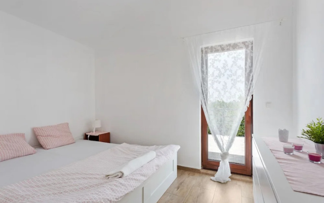 Lovely Apartment in Maslenica With Terrace