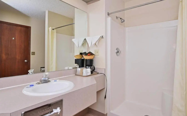 Budget Inn and Suites