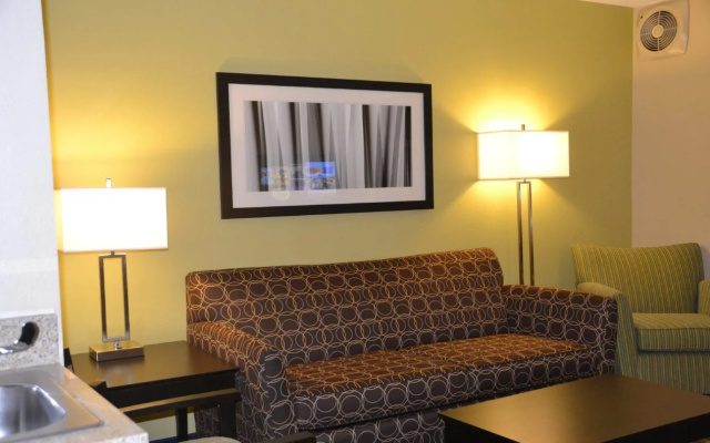 Holiday Inn Express & Suites Bloomington - Normal by IHG