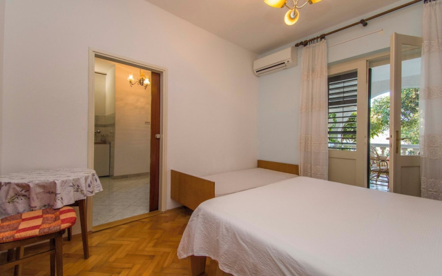 Apartment and Rooms Ive