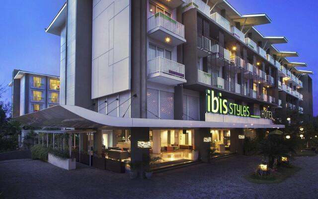 Отель Ibis Styles Bali Benoa вид на фасад