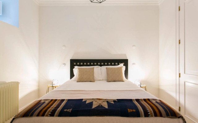 JOIVY Stunning 2BR Apt w/garden, by the Avenida subway & Botanical Garden of Lisbon