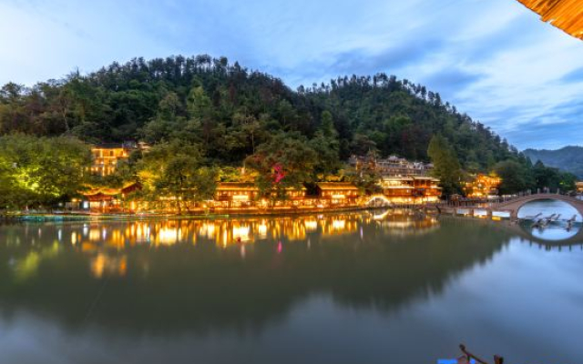 Manshan Su · Jiangjing Homestay (Fenghuang Ancient Town Branch)
