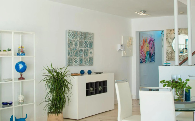 FRONTLINE VILLA 25, well-designed with a heated pool