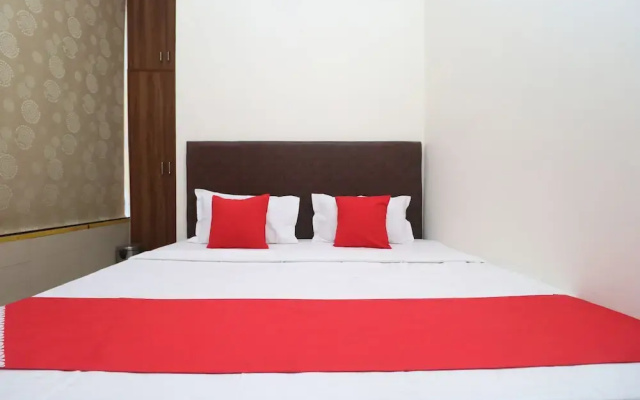 OYO 28575 Hotel J&B