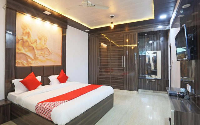 OYO 40232 Paradise Mahal