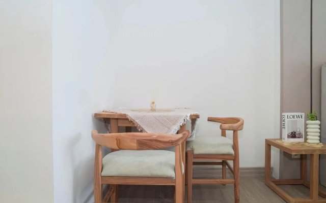 Chic Brown Touch Studio At Apartment Collins Boulevard