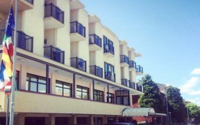 Hotel Diamante Римини вид на фасад
