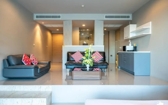 Spacious Studio in Karon With Direct Pool Access