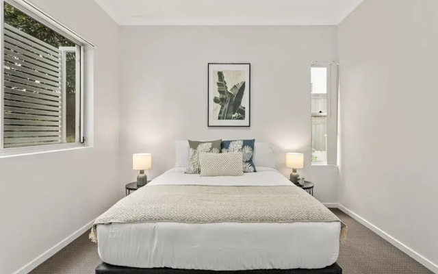 Central Cosy 2-bed With Pool and Near QUT & CBD