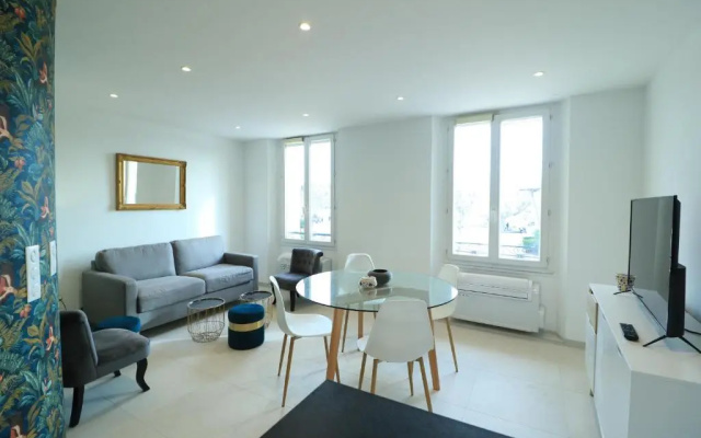 LUMINEUX 3 PIECES RENOVE FACE AU PORT l! A2B218